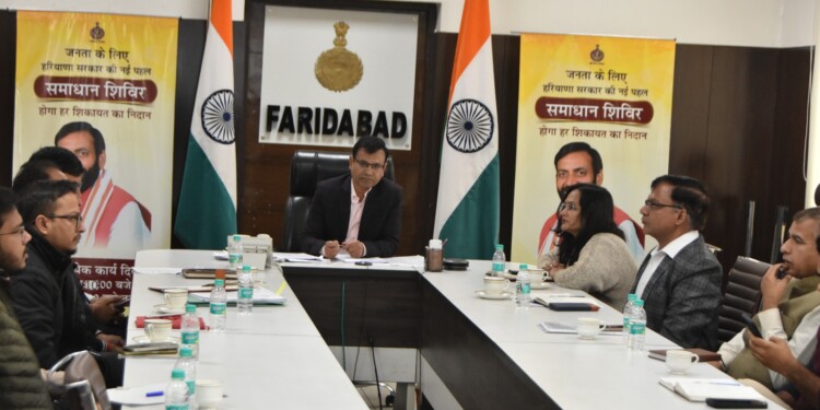 केंद्र व राज्य सरकार द्वारा प्रदत्त ऋण योजनाओं के तहत आवेदकों को शीघ्र उपलब्ध करवाएं ऋण : एडीसी